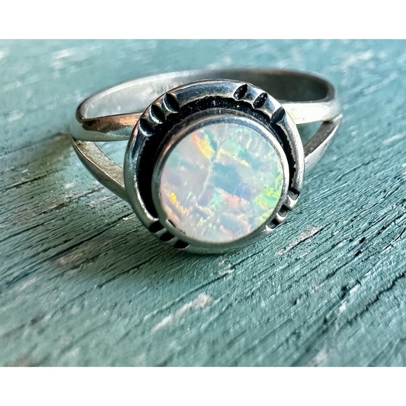 South Western Style Round Rainbow Opal Ring SZ 9.5 Sterling Silver 925 - Picture 1 of 10